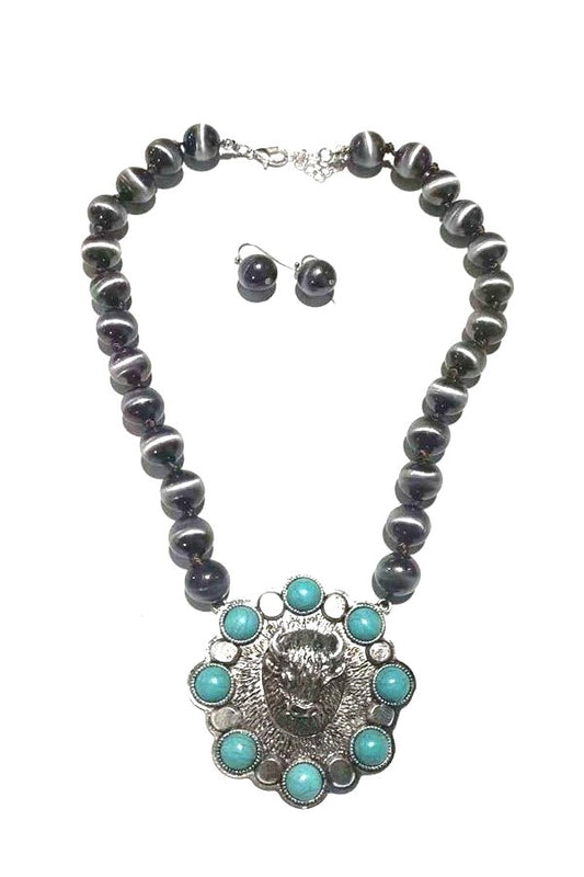 WESTERN BUFFALO DESIGN NAVAJO PEARL NECKLACE